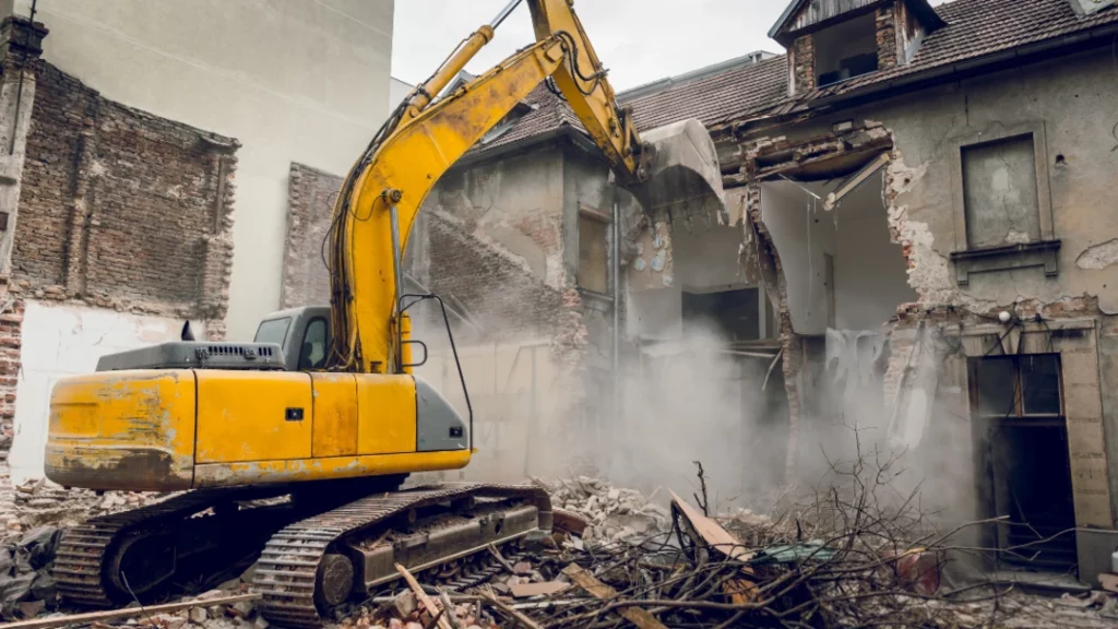 Démolition complète d'un bâtiment